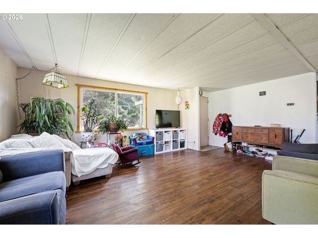25669 COCHRAN Ct, Veneta, OR 97487