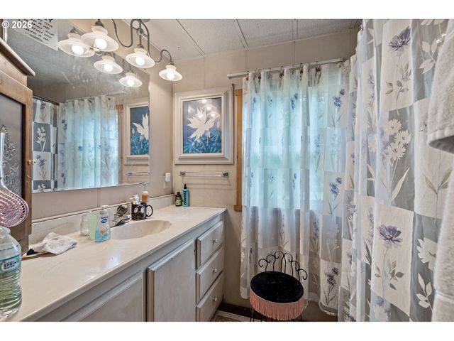 25669 COCHRAN Ct, Veneta, OR 97487