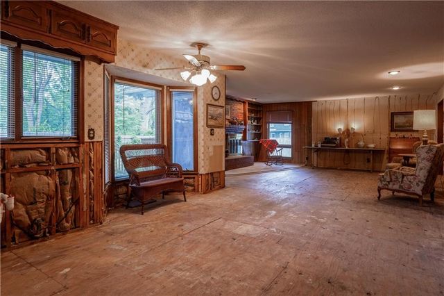 538 Lindley Drive, Lawrence, KS 66049