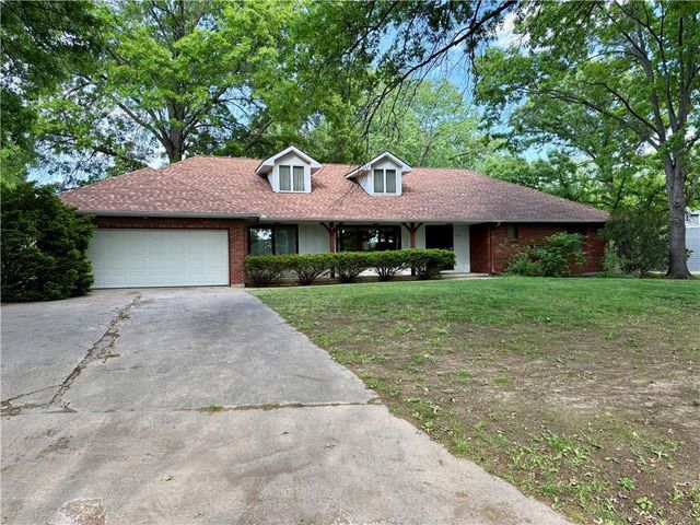 538 Lindley Drive, Lawrence, KS 66049