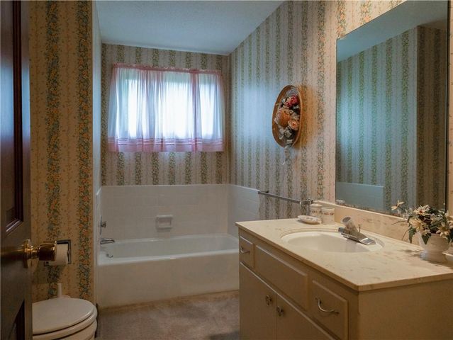 538 Lindley Drive, Lawrence, KS 66049