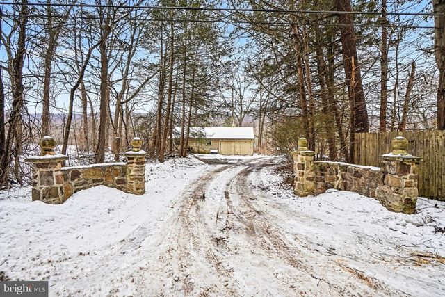 1231 CLARKS VALLEY RD, Dauphin, PA 17018