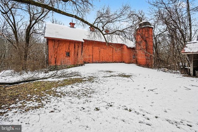 1231 CLARKS VALLEY RD, Dauphin, PA 17018