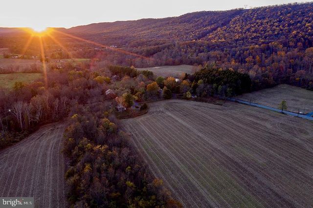 1231 CLARKS VALLEY RD, Dauphin, PA 17018