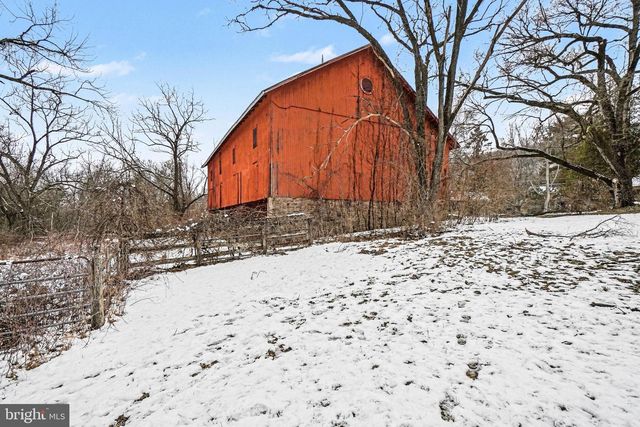 1231 CLARKS VALLEY RD, Dauphin, PA 17018