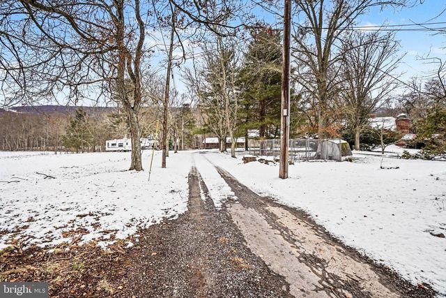 1231 CLARKS VALLEY RD, Dauphin, PA 17018