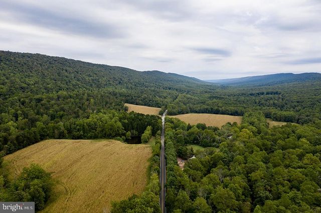 1231 CLARKS VALLEY RD, Dauphin, PA 17018