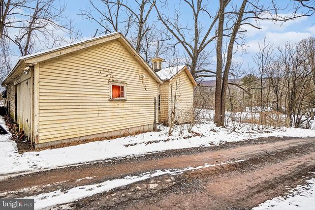 1231 CLARKS VALLEY RD, Dauphin, PA 17018