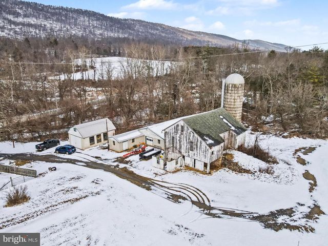 1231 CLARKS VALLEY RD, Dauphin, PA 17018