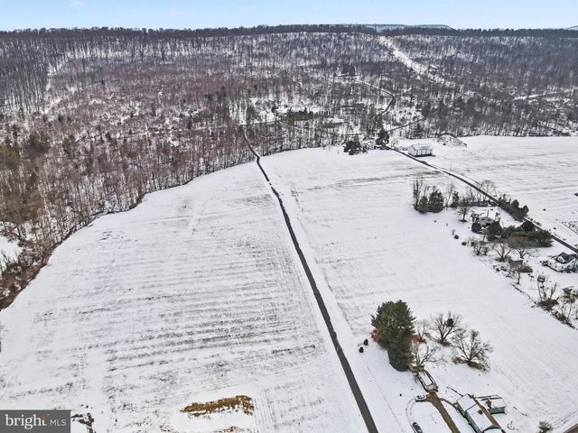 1231 CLARKS VALLEY RD, Dauphin, PA 17018