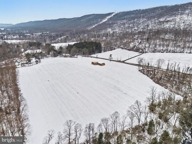 1231 CLARKS VALLEY RD, Dauphin, PA 17018