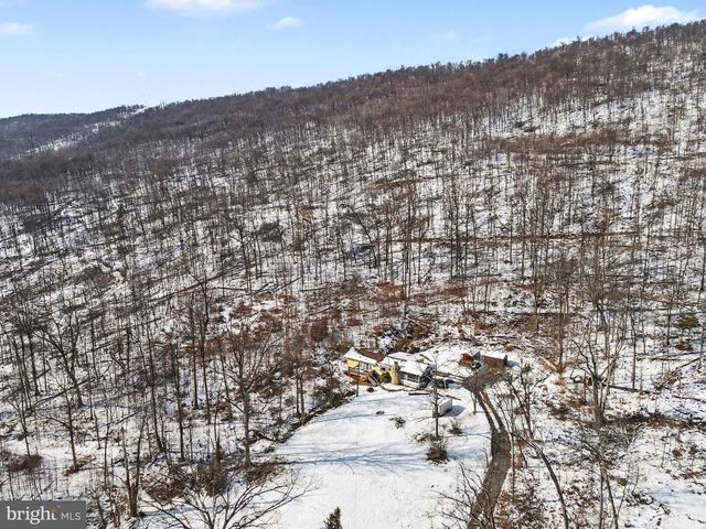 1231 CLARKS VALLEY RD, Dauphin, PA 17018