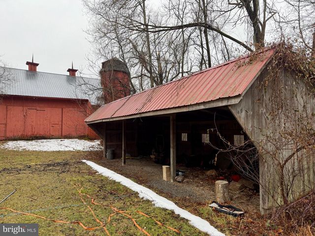 1231 CLARKS VALLEY RD, Dauphin, PA 17018