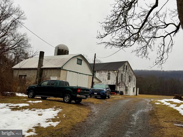 1231 CLARKS VALLEY RD, Dauphin, PA 17018