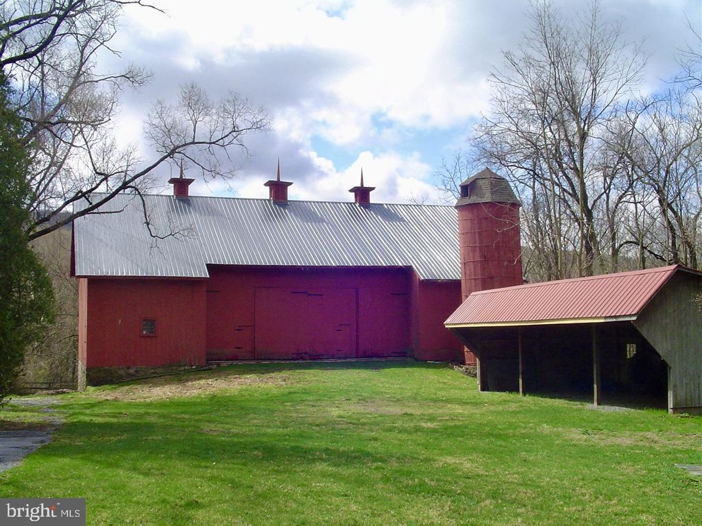 1231 CLARKS VALLEY RD, Dauphin, PA 17018