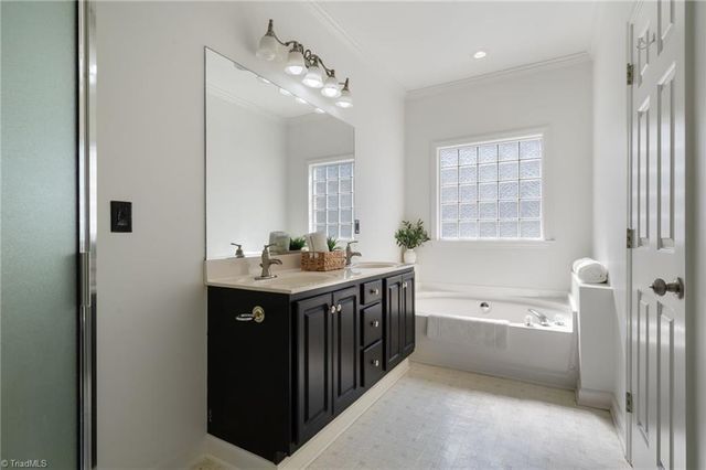 220 Coghill Drive, Winston-salem, NC 27103