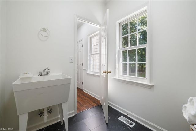 220 Coghill Drive, Winston-salem, NC 27103