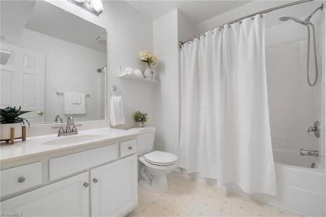 220 Coghill Drive, Winston-salem, NC 27103