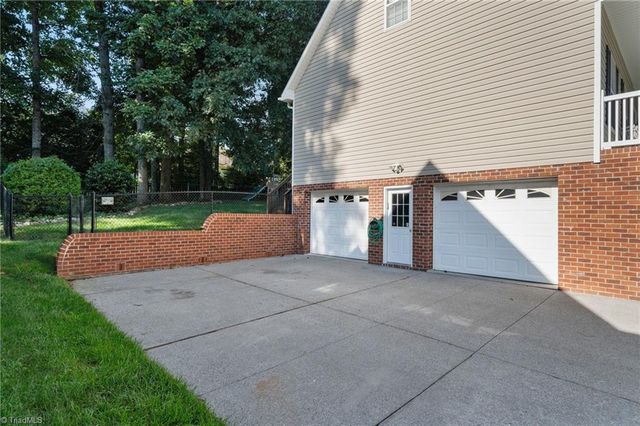 220 Coghill Drive, Winston-salem, NC 27103
