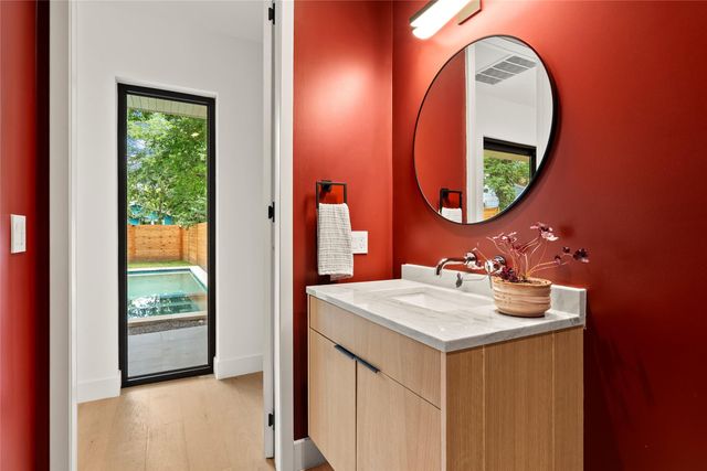 1005 W Johanna ST W, Austin, TX 78704