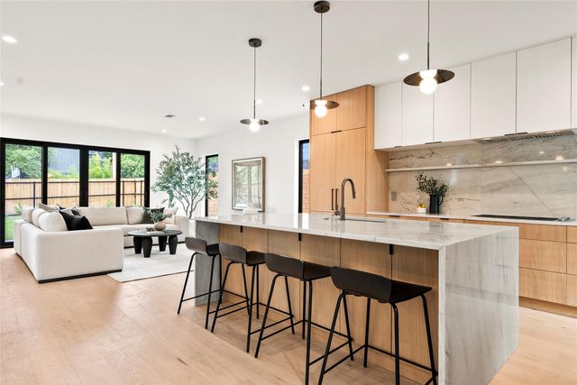 1005 W Johanna ST W, Austin, TX 78704