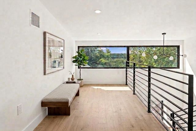 1005 W Johanna ST W, Austin, TX 78704