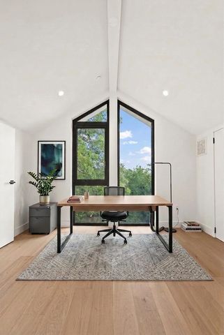 1005 W Johanna ST W, Austin, TX 78704