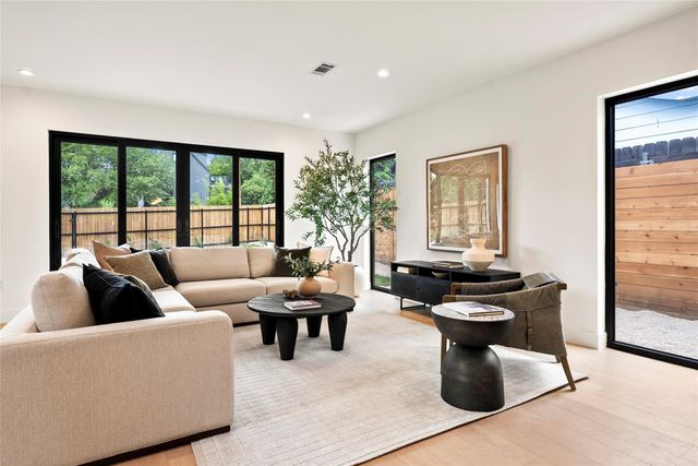 1005 W Johanna ST W, Austin, TX 78704