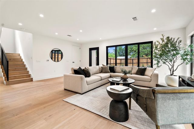 1005 W Johanna ST W, Austin, TX 78704