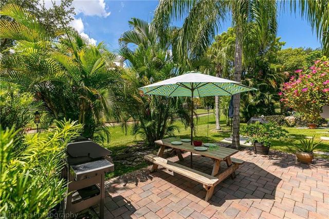 7610 Pinewalk Drive S 128, Margate, FL 33063