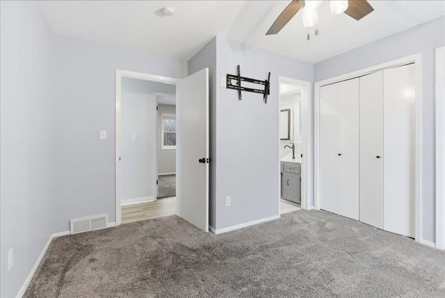 89 3Rd St Street, Hudson, IA 50643