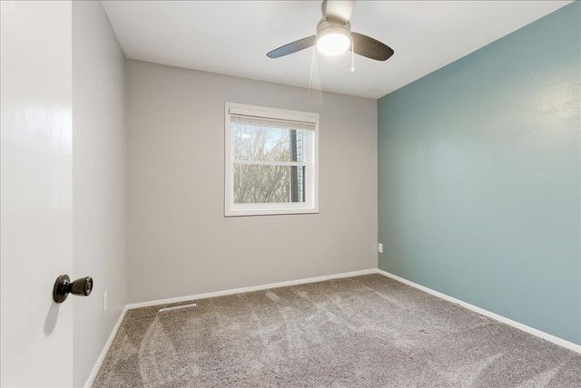 89 3Rd St Street, Hudson, IA 50643