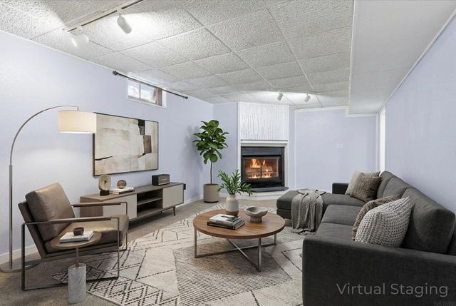 89 3Rd St Street, Hudson, IA 50643