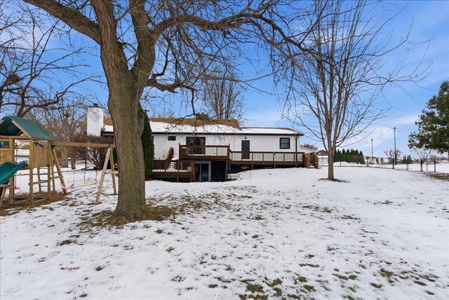 89 3Rd St Street, Hudson, IA 50643