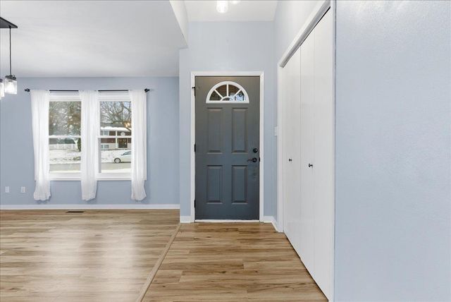 89 3Rd St Street, Hudson, IA 50643