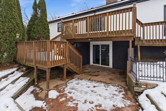 89 3Rd St Street, Hudson, IA 50643