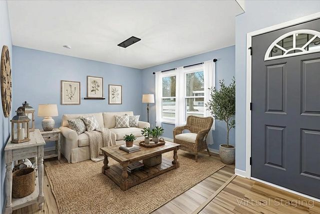 89 3Rd St Street, Hudson, IA 50643