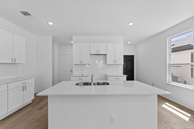 216 Wild Yonder Ln, Boerne, TX 78006