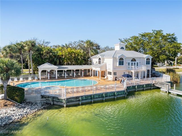 2662 Aft AVE, Naples, FL 34109