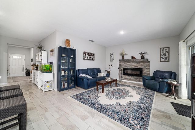 6 MALAUKA CIRCLE, Ocklawaha, FL 32179