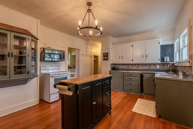 96 Twitchell Hill Road, Shaftsbury, VT 05262