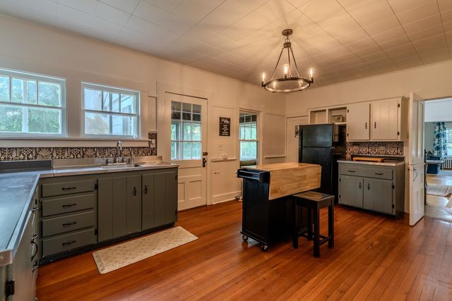 96 Twitchell Hill Road, Shaftsbury, VT 05262
