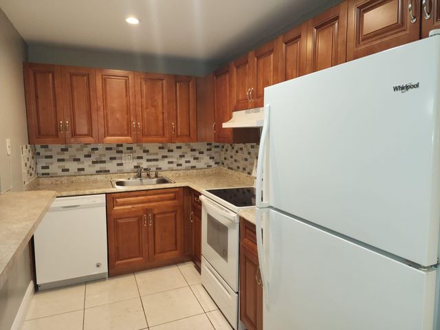 4174 Inverrary Drive 811, Lauderhill, FL 33319