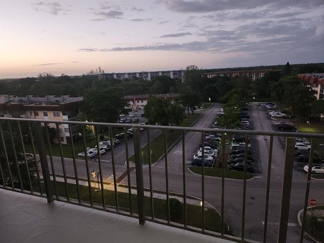 4174 Inverrary Drive 811, Lauderhill, FL 33319