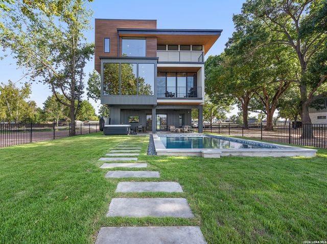 613 Lake St, Kingsland, TX 78639