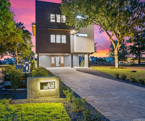 613 Lake St, Kingsland, TX 78639