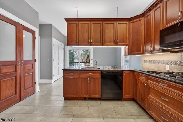 29 Temple Pl, Passaic City, NJ 07055