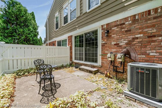20928 E Glen Haven Circle, Northville, MI 48167