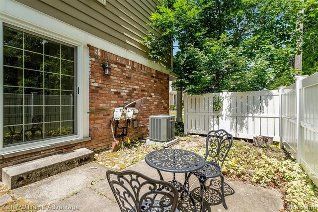 20928 E Glen Haven Circle, Northville, MI 48167