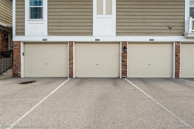 20928 E Glen Haven Circle, Northville, MI 48167
